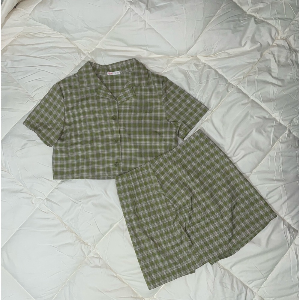 Plaid green 2 piece outfit set with pink details. Crop top and skirt